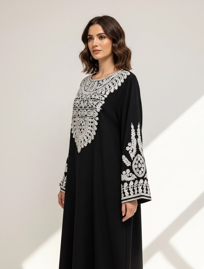 U-Neck Embroidered.