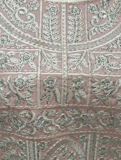 U-Neck Embroidered.
