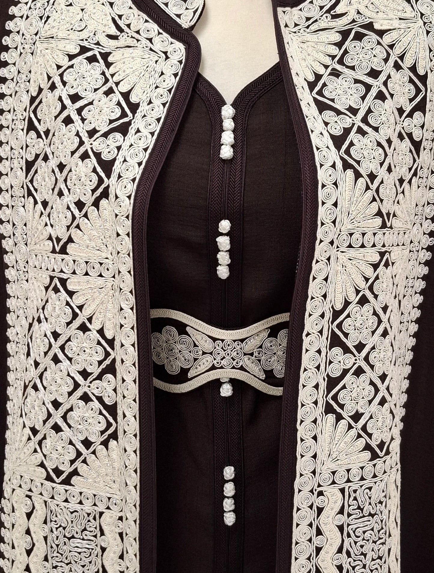 Embroidered Multicolor Bishet.