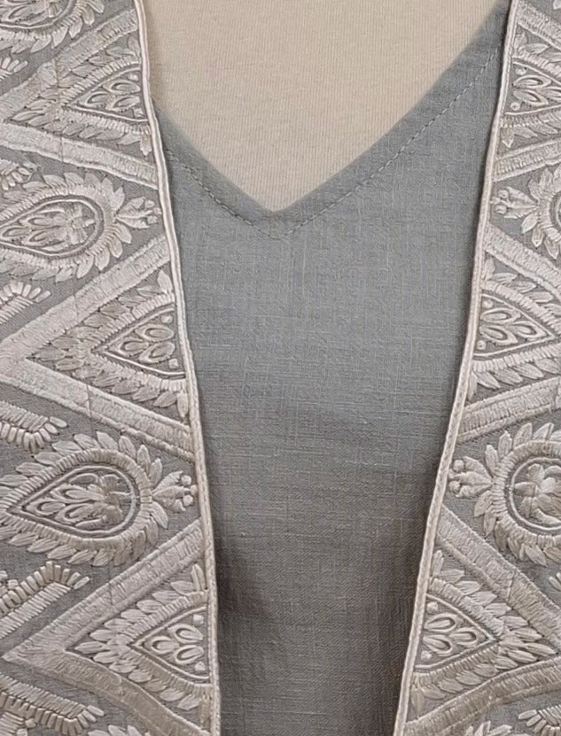 Geometric Border Bishet.