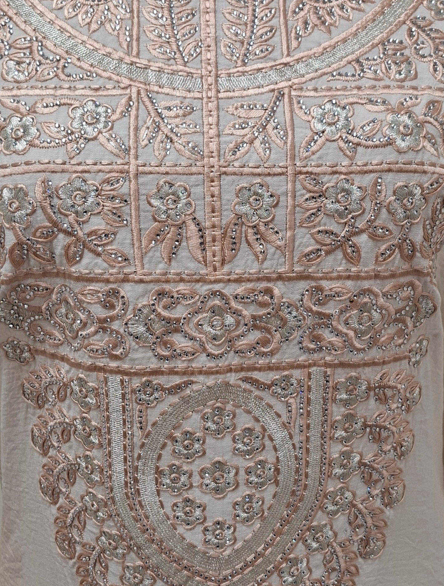 U-Neck Embroidered.