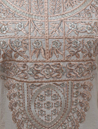 U-Neck Embroidered.