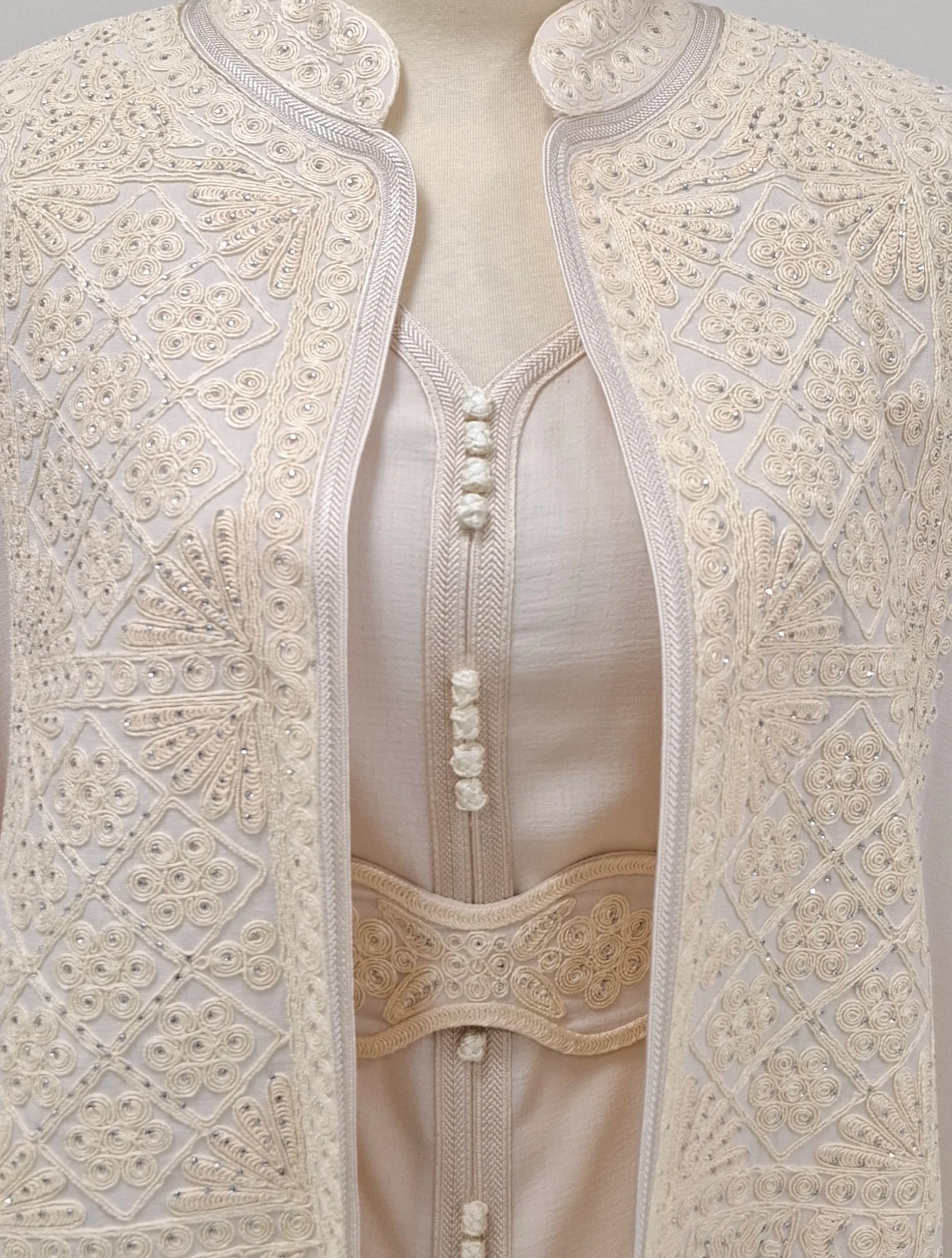 Embroidered Multicolor Bishet.