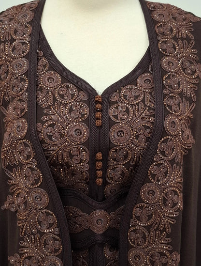 Embroidered U-Neck Bishet.